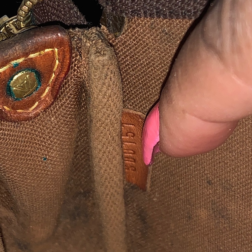 LV Clutch - Picture 2 of 5